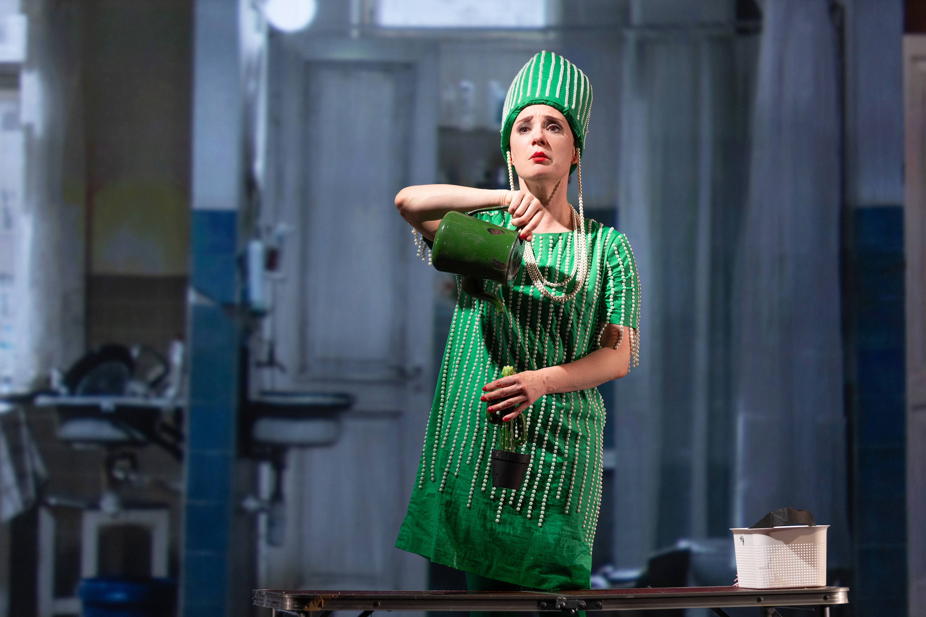 Čulpana Hamatova izrādē "Ārprātīgo piezīmes" // Foto – ART Forte